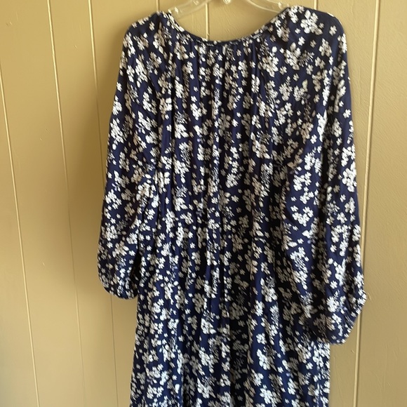Old Navy Long Sleeved Empire Style Navy and White Floral Dress - Picture 6 of 9